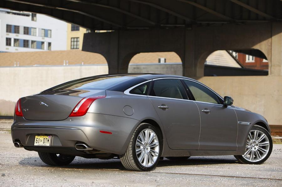  Jaguar XJL 2011 года  (фото 2 из 44)